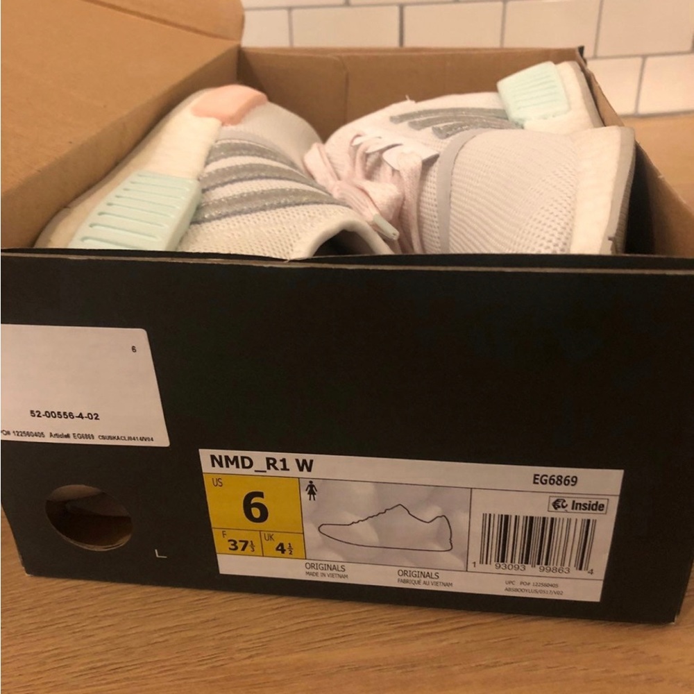 Adidas NMD R1 - Picture 2 of 8